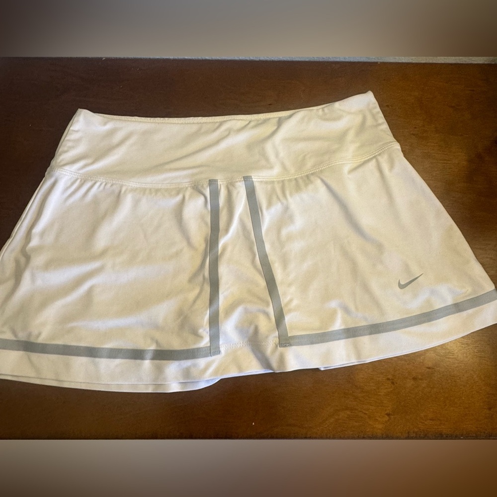 NIKE TENNIS SKORT